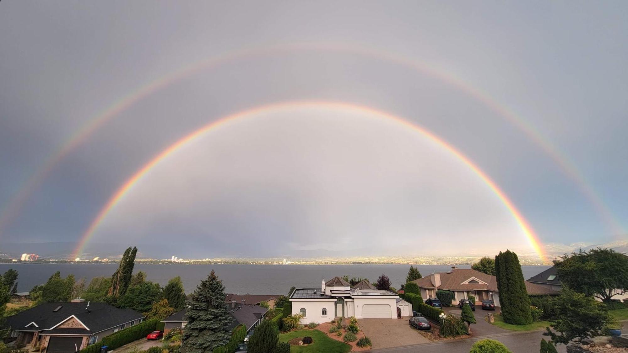 Lakeview Oasis Bed And Breakfast West Kelowna Extérieur photo